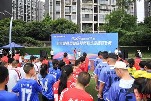 Tâm hệ đội bóng! Ngoại viện Quảng Châu Moore hoàn thành phẫu thuật gân trái đến sân nhà cổ vũ cho đội bóng